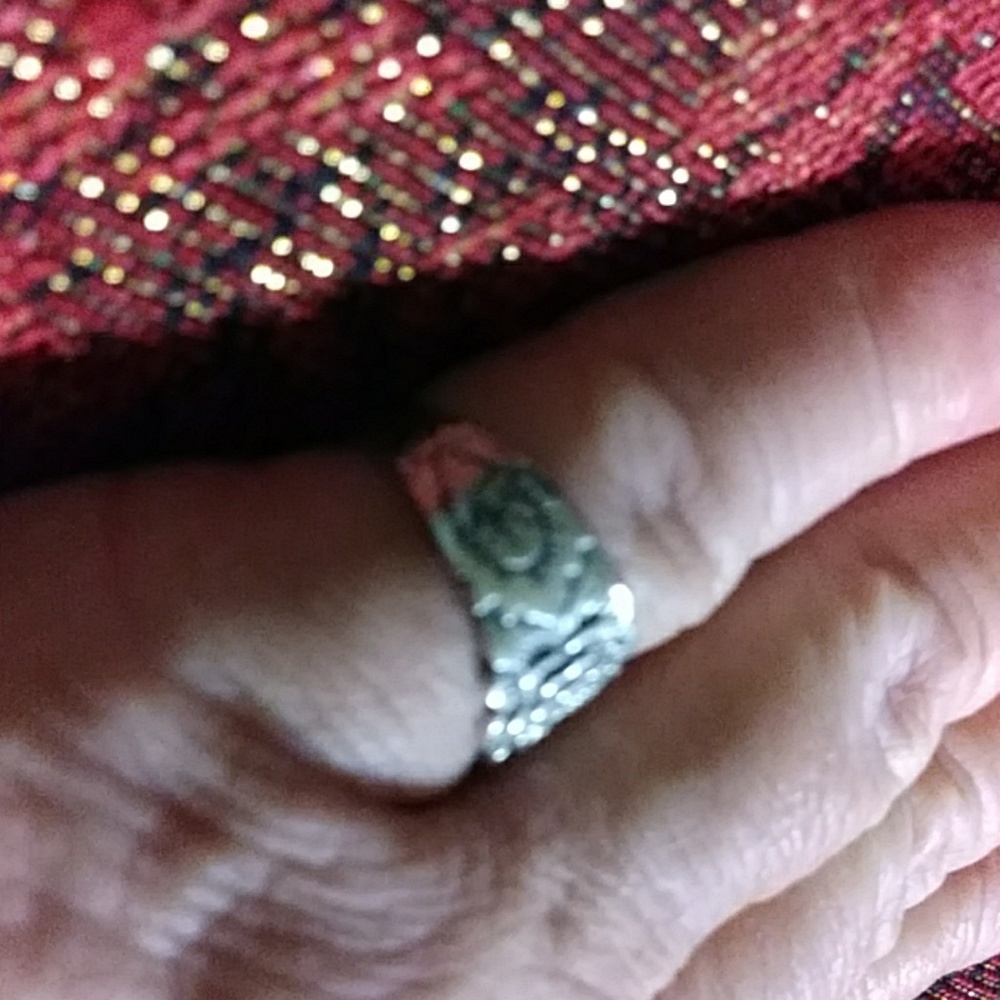 Nwt -SALE*STERLING FLORAL RING. SIZE 7. - Picture 2 of 5